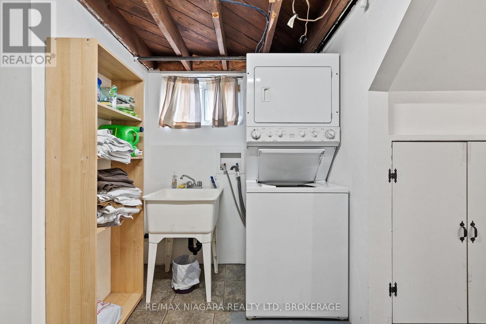 7 South Crescent, Port Colborne (Sugarloaf), ON - Photo Showing Laundry Room