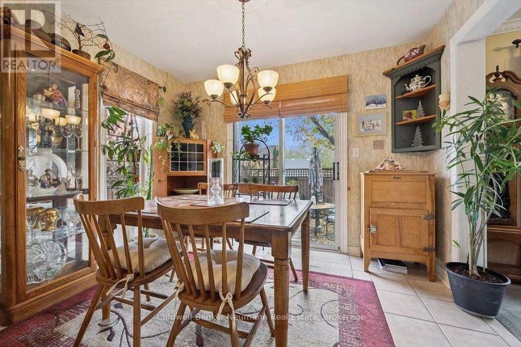 13 Pressed Brick Drive, Brampton (Brampton North), ON - Indoor Photo Showing Dining Room