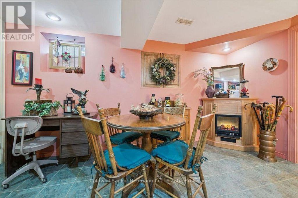 13 Pressed Brick Drive, Brampton (Brampton North), ON - Indoor Photo Showing Dining Room