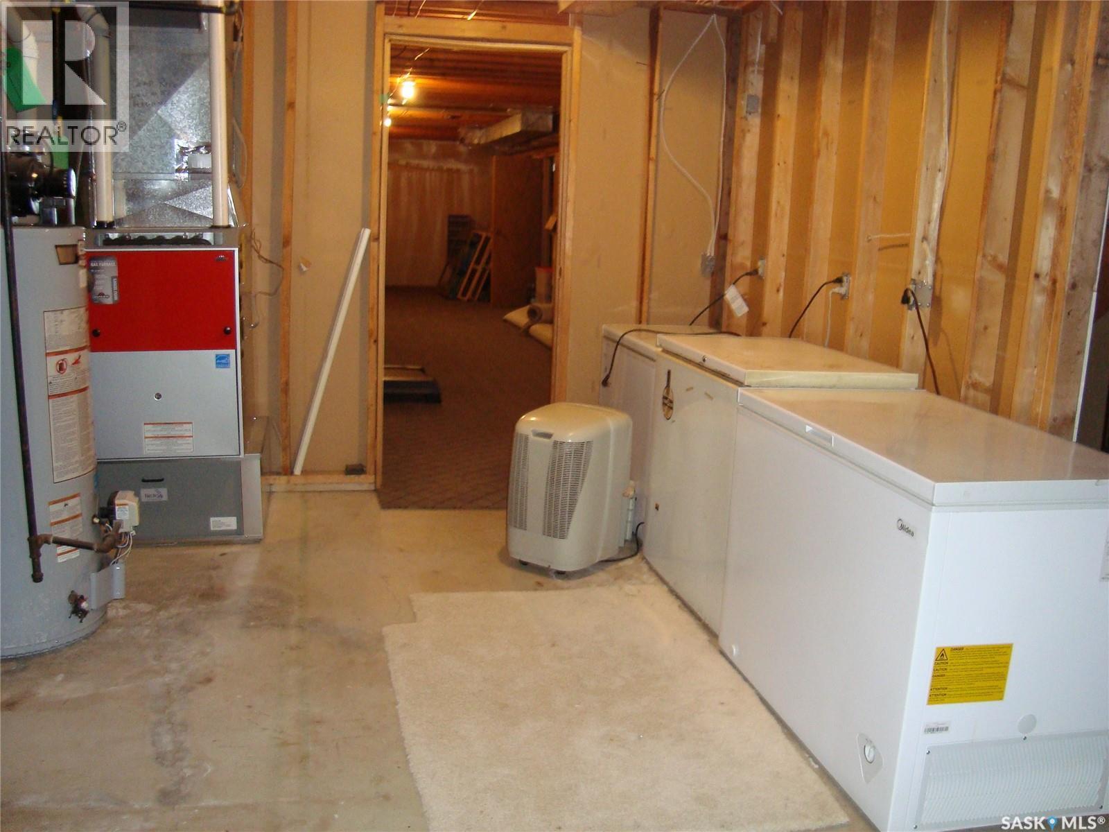 105 4Th Avenue W, Kyle, SK - Indoor Photo Showing Other Room