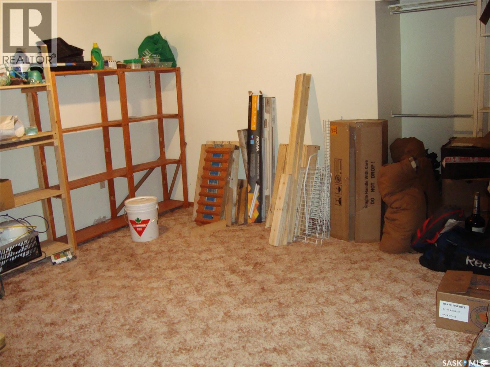 105 4Th Avenue W, Kyle, SK - Indoor Photo Showing Other Room