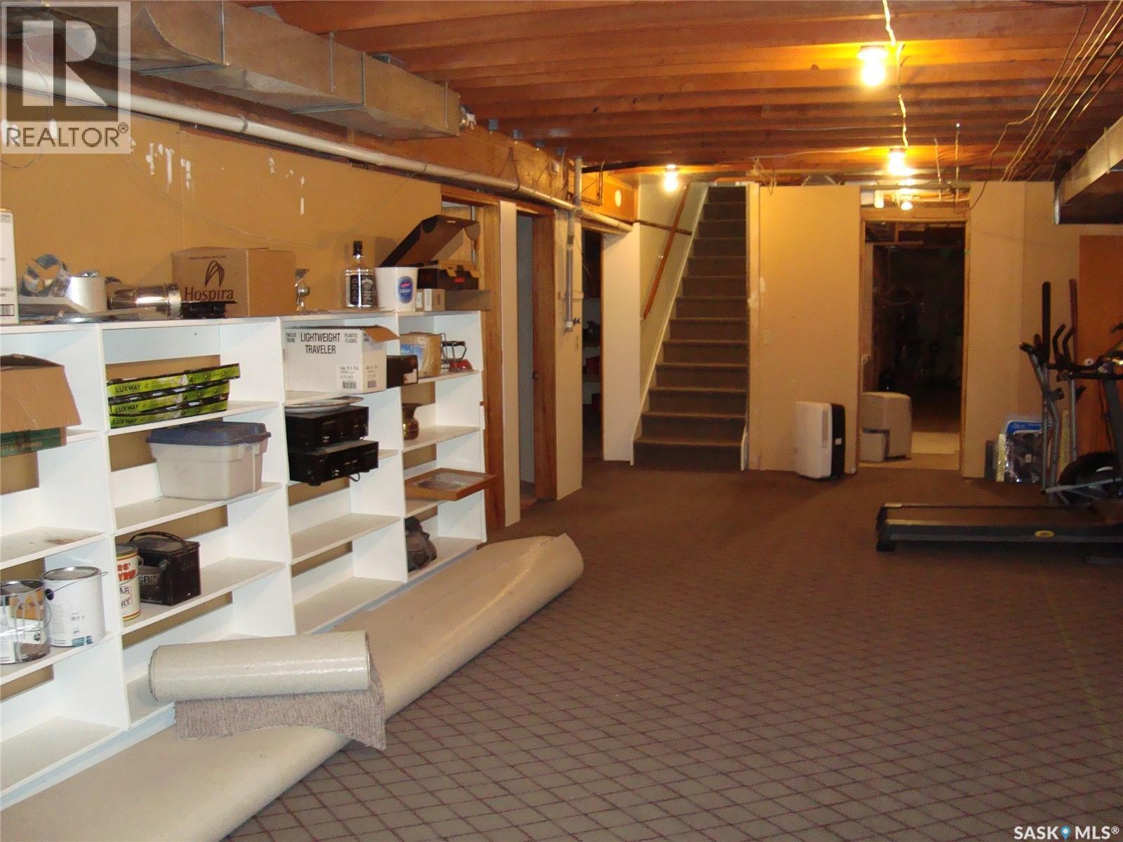 105 4Th Avenue W, Kyle, SK - Indoor