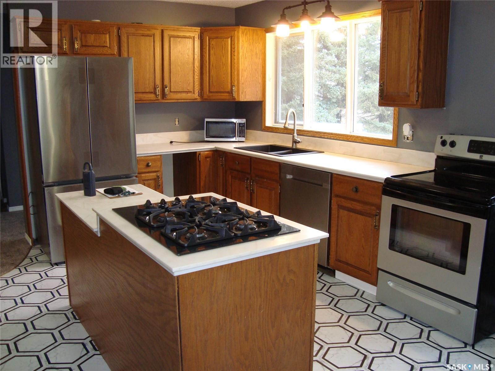 105 4Th Avenue W, Kyle, SK - Indoor Photo Showing Kitchen With Double Sink