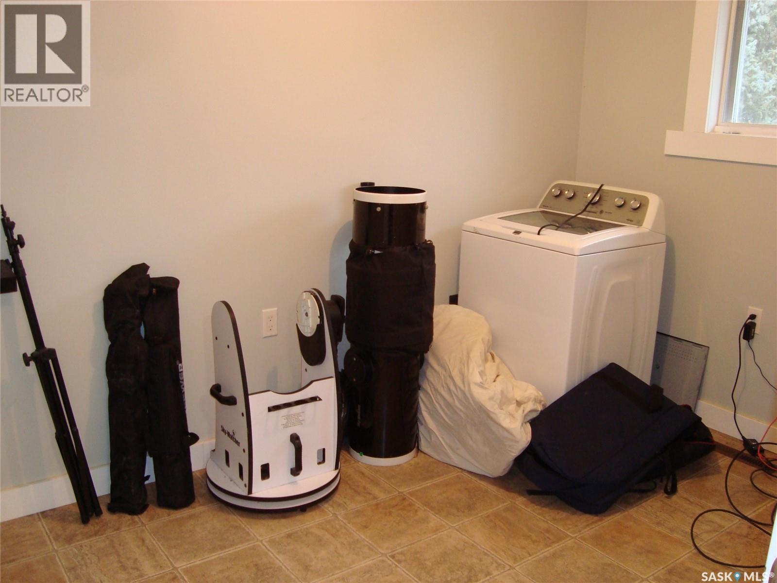 105 4Th Avenue W, Kyle, SK - Indoor