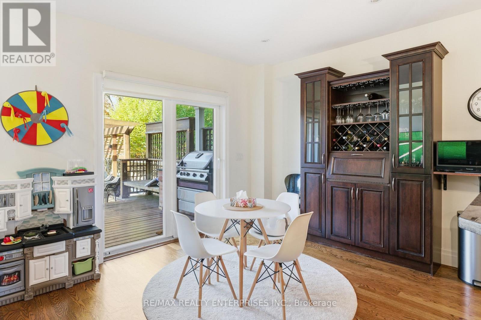93 Cumberland Drive, Mississauga, ON - Indoor Photo Showing Dining Room
