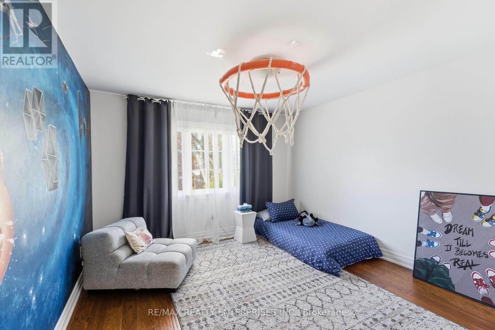 93 Cumberland Drive, Mississauga, ON - Indoor Photo Showing Bedroom