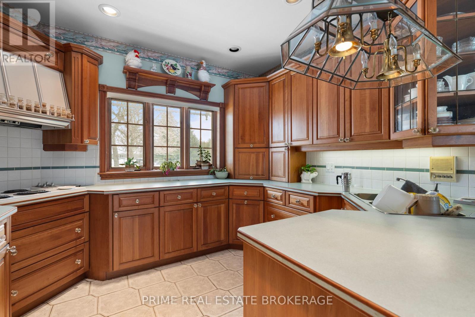 72797 Ravine Drive, Bluewater (Zurich), ON - Indoor Photo Showing Kitchen