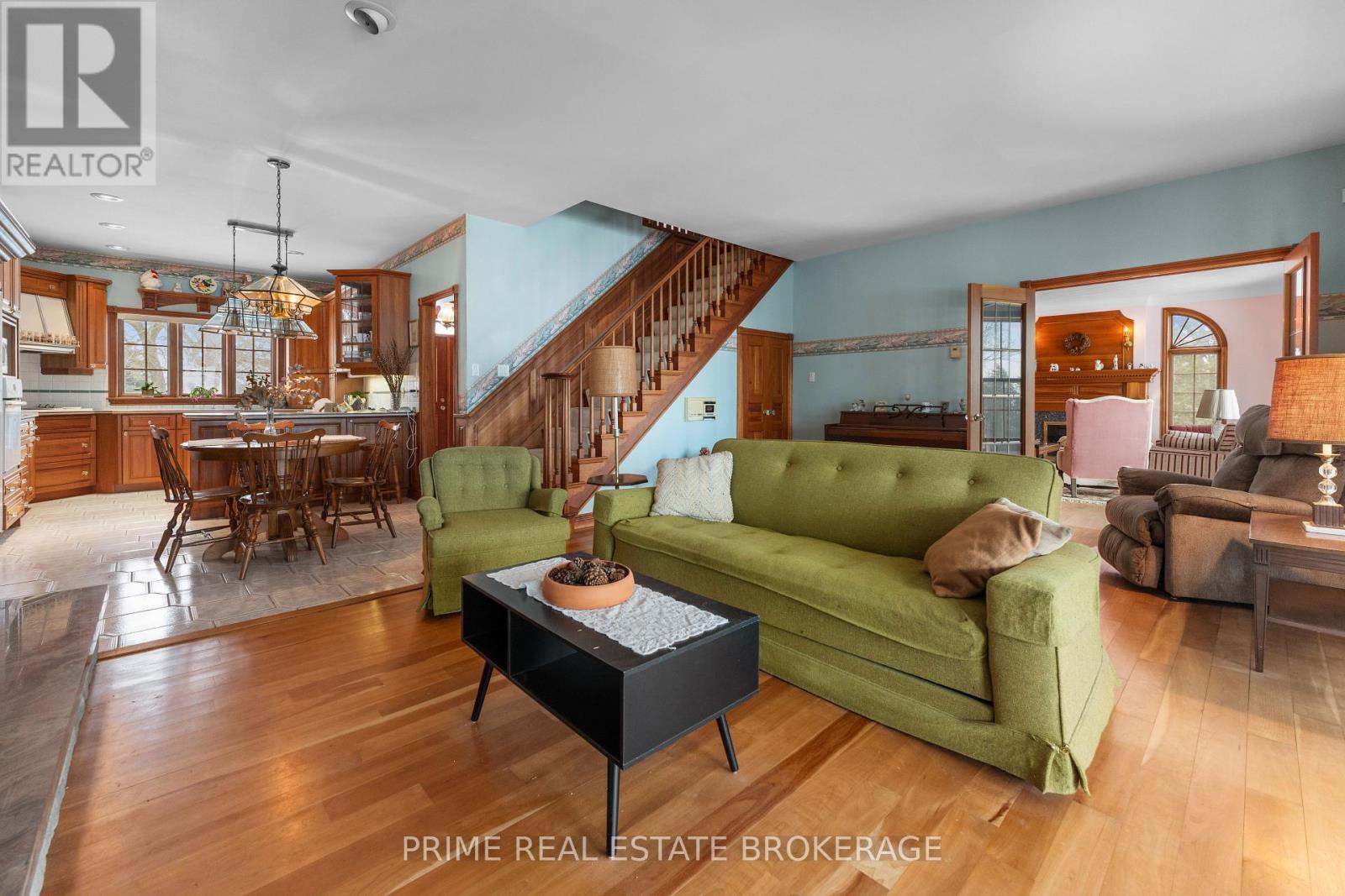 72797 Ravine Drive, Bluewater (Zurich), ON - Indoor Photo Showing Living Room