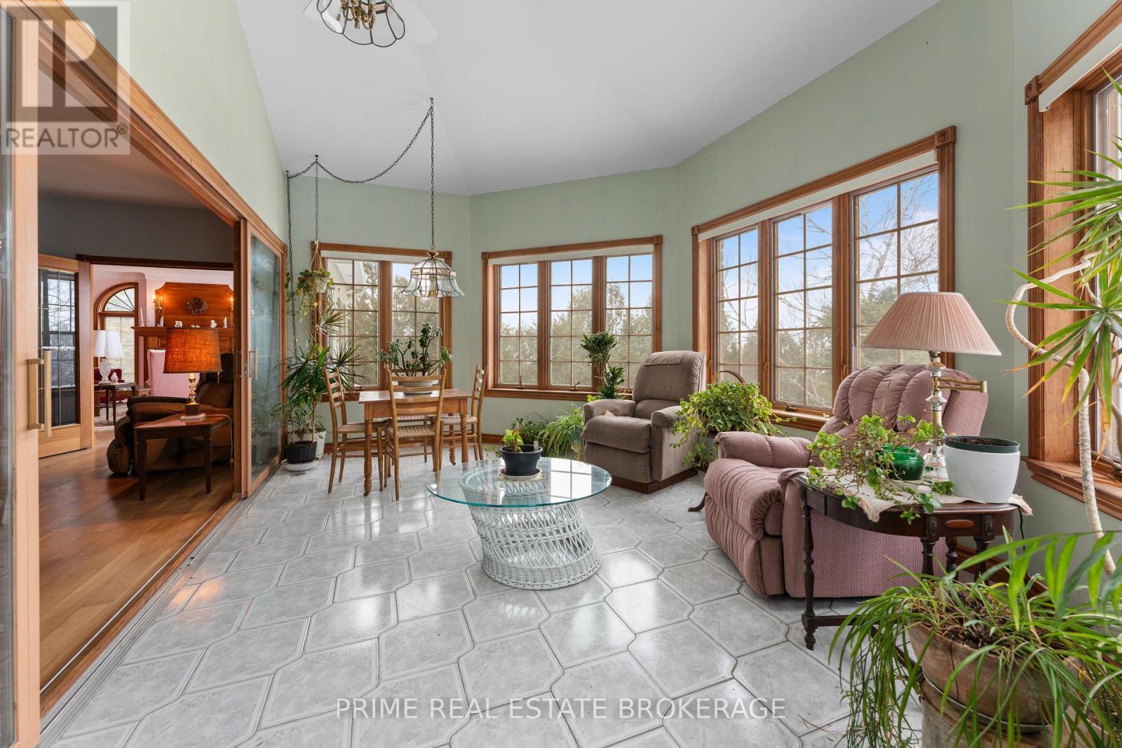 72797 Ravine Drive, Bluewater (Zurich), ON - Indoor Photo Showing Living Room