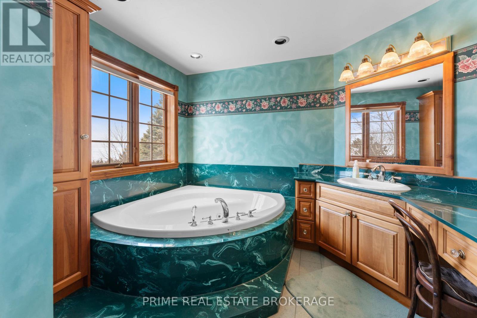 72797 Ravine Drive, Bluewater (Zurich), ON - Indoor Photo Showing Bathroom