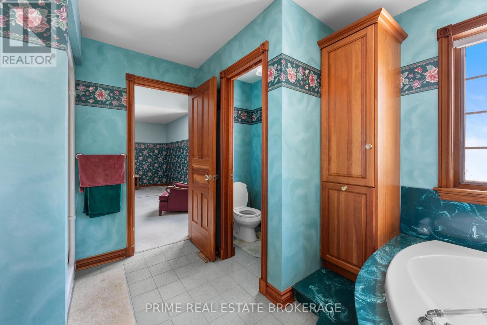 72797 Ravine Drive, Bluewater (Zurich), ON - Indoor Photo Showing Bathroom