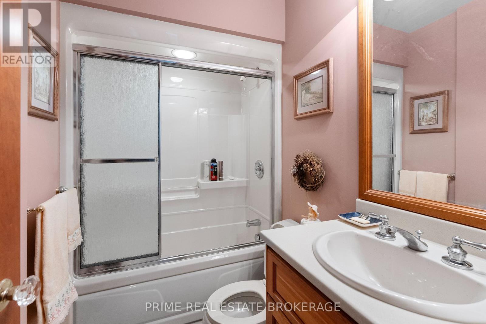 72797 Ravine Drive, Bluewater (Zurich), ON - Indoor Photo Showing Bathroom