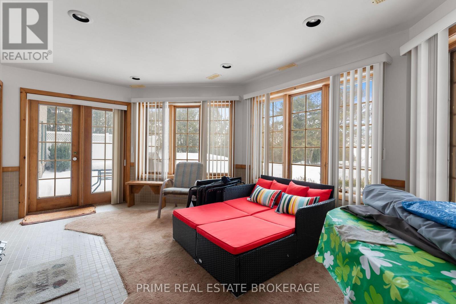 72797 Ravine Drive, Bluewater (Zurich), ON - Indoor Photo Showing Living Room