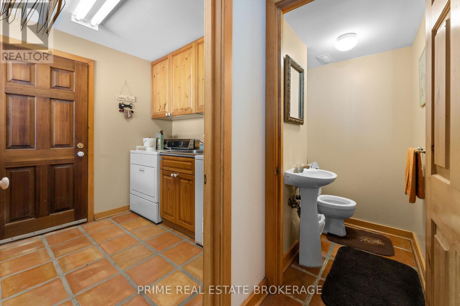 72797 Ravine Drive, Bluewater (Zurich), ON - Indoor Photo Showing Bathroom