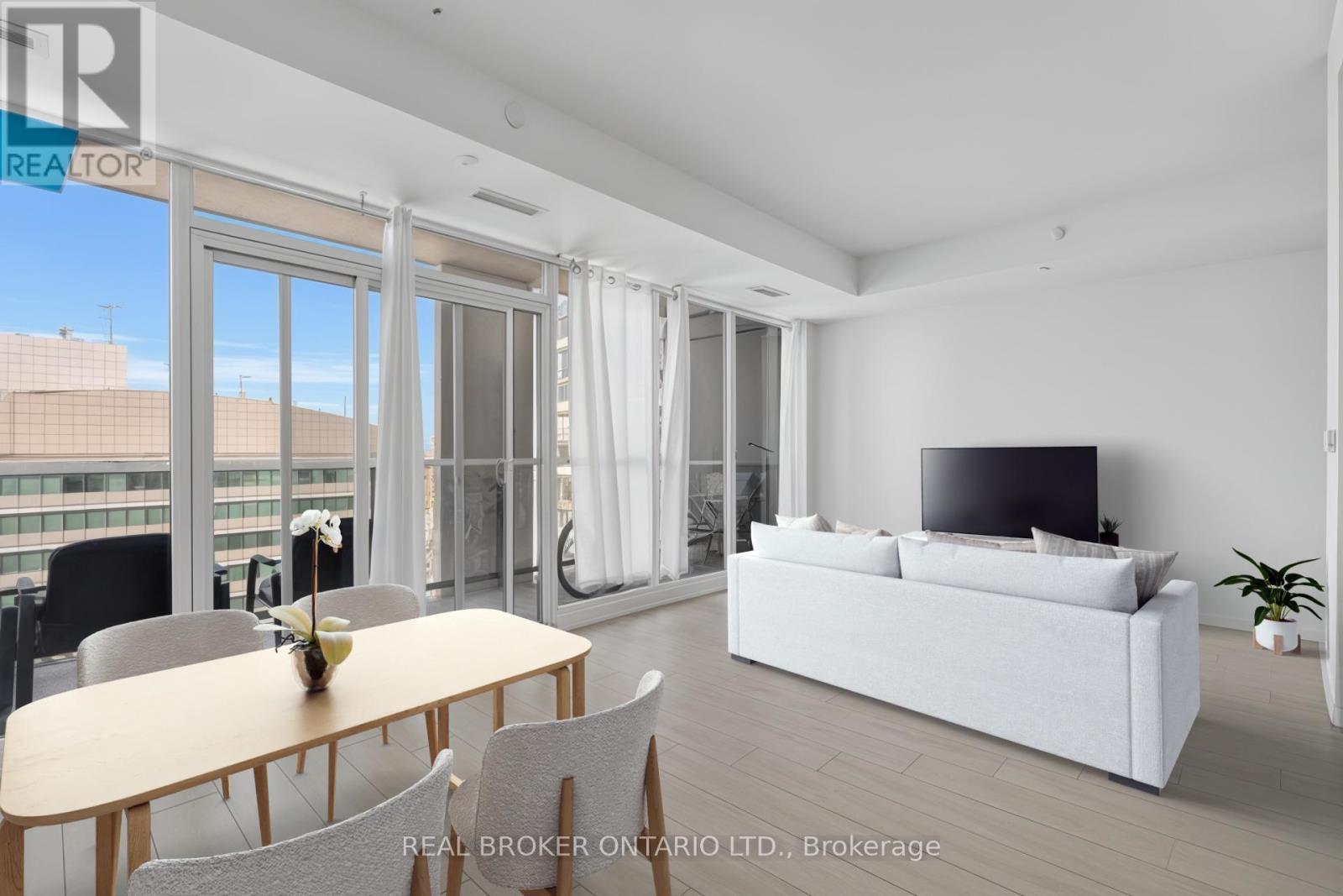 Virtually edited to remove tenant belongings - 1210 - 55 Duke Street W, Kitchener, ON - Indoor