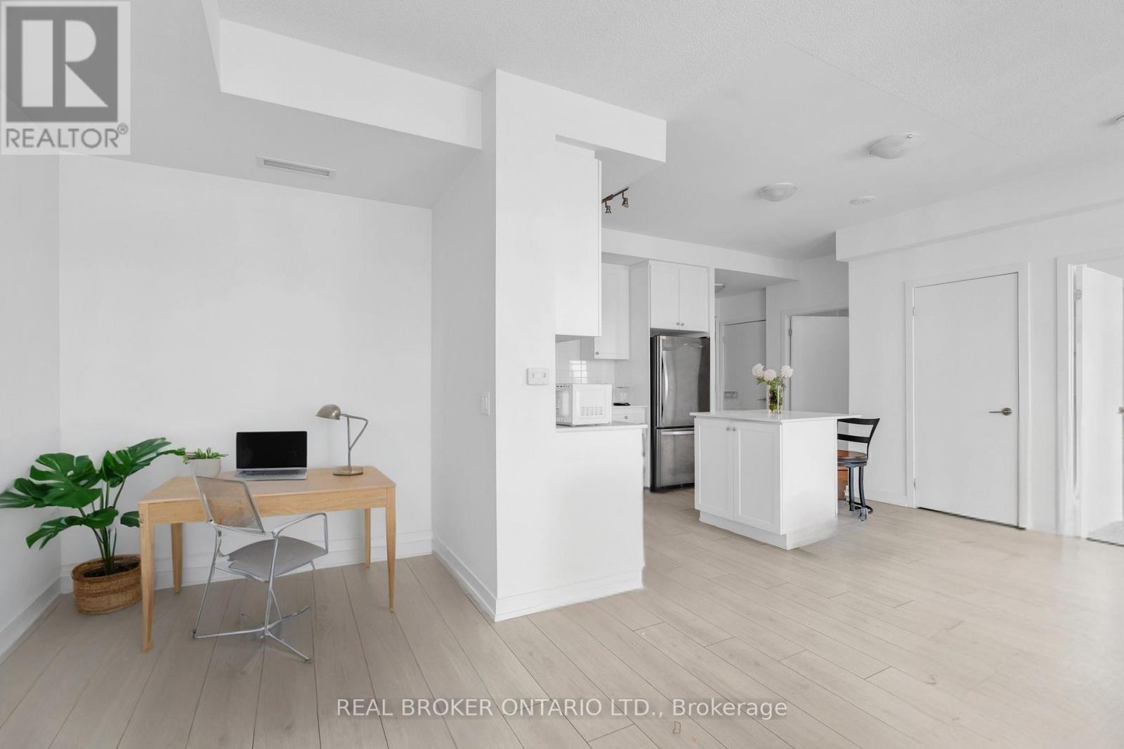 Virtually edited to remove tenant belongings - 1210 - 55 Duke Street W, Kitchener, ON - Indoor Photo Showing Kitchen