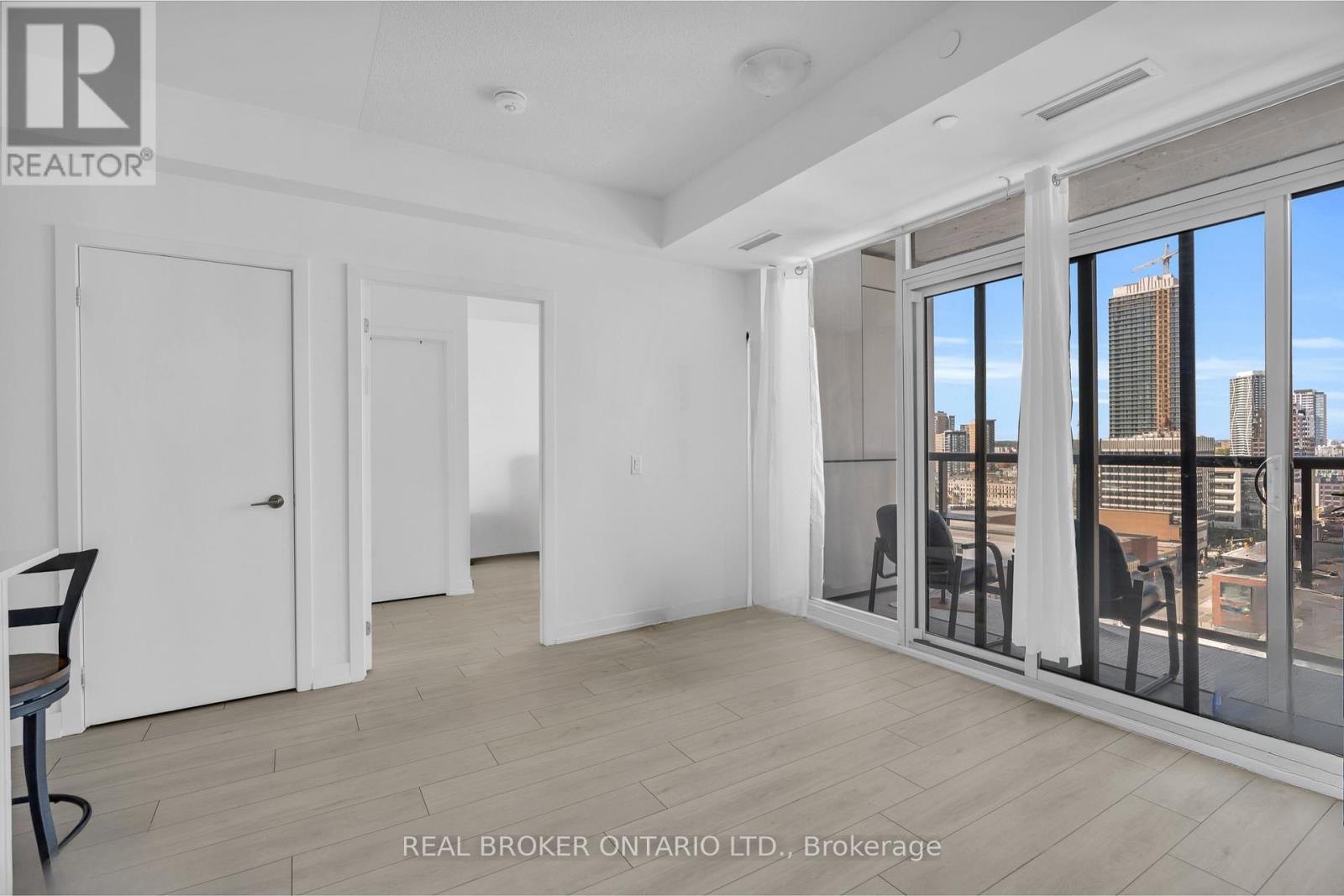 Virtually edited to remove tenant belongings - 1210 - 55 Duke Street W, Kitchener, ON - Indoor Photo Showing Other Room