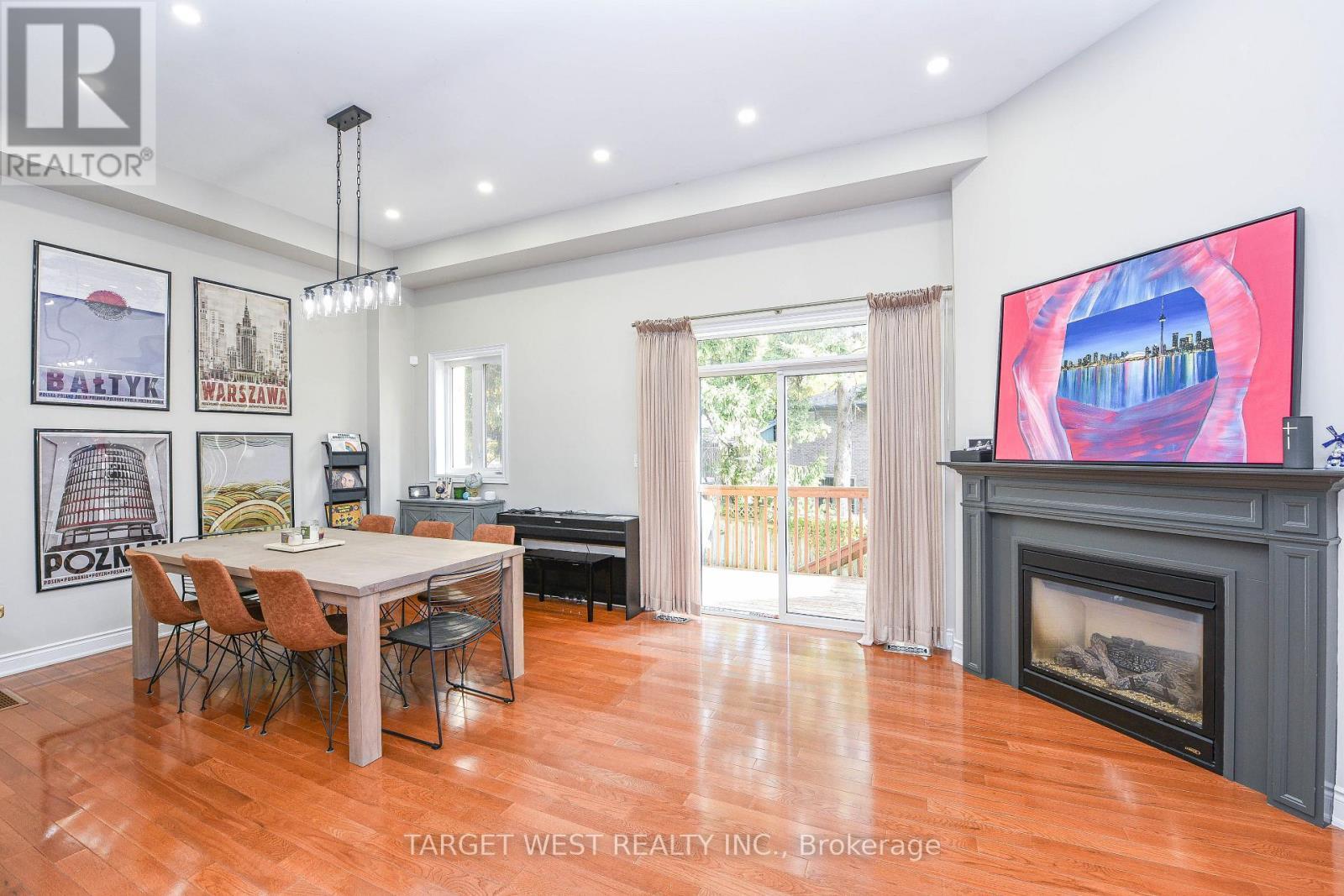 87 Park Street W, Mississauga, ON - Indoor With Fireplace