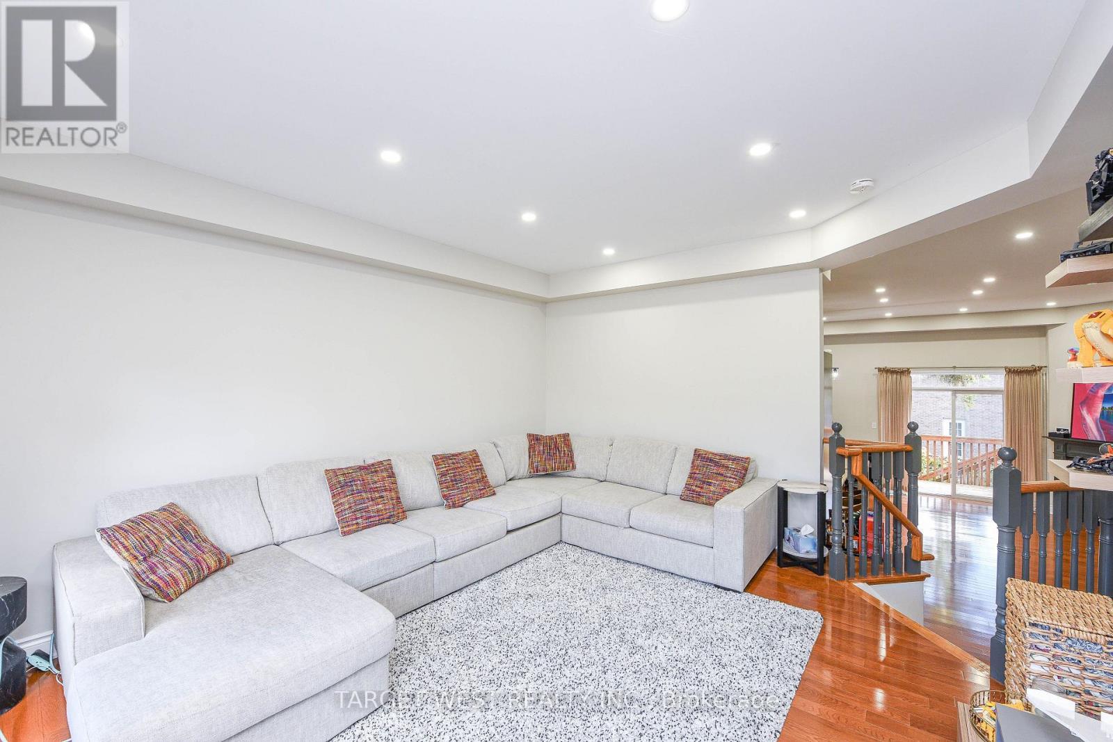87 Park Street W, Mississauga, ON - Indoor Photo Showing Living Room