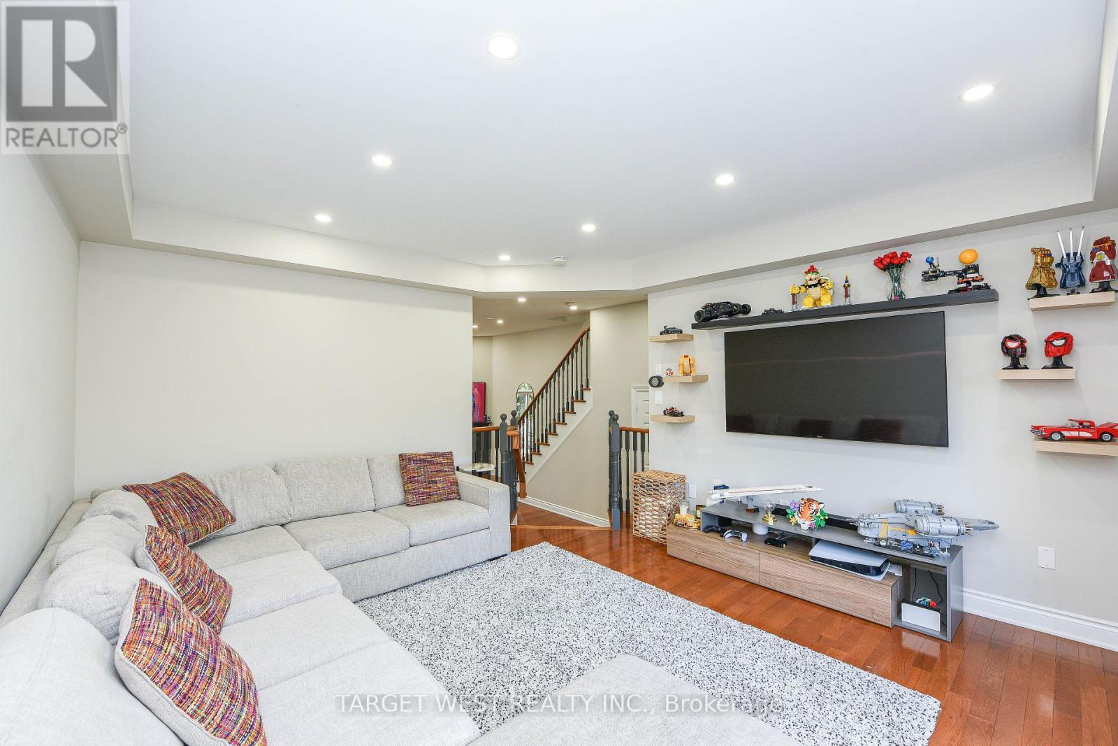 87 Park Street W, Mississauga, ON - Indoor Photo Showing Living Room