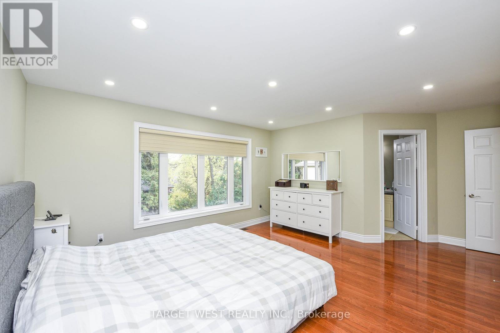 87 Park Street W, Mississauga, ON - Indoor Photo Showing Bedroom