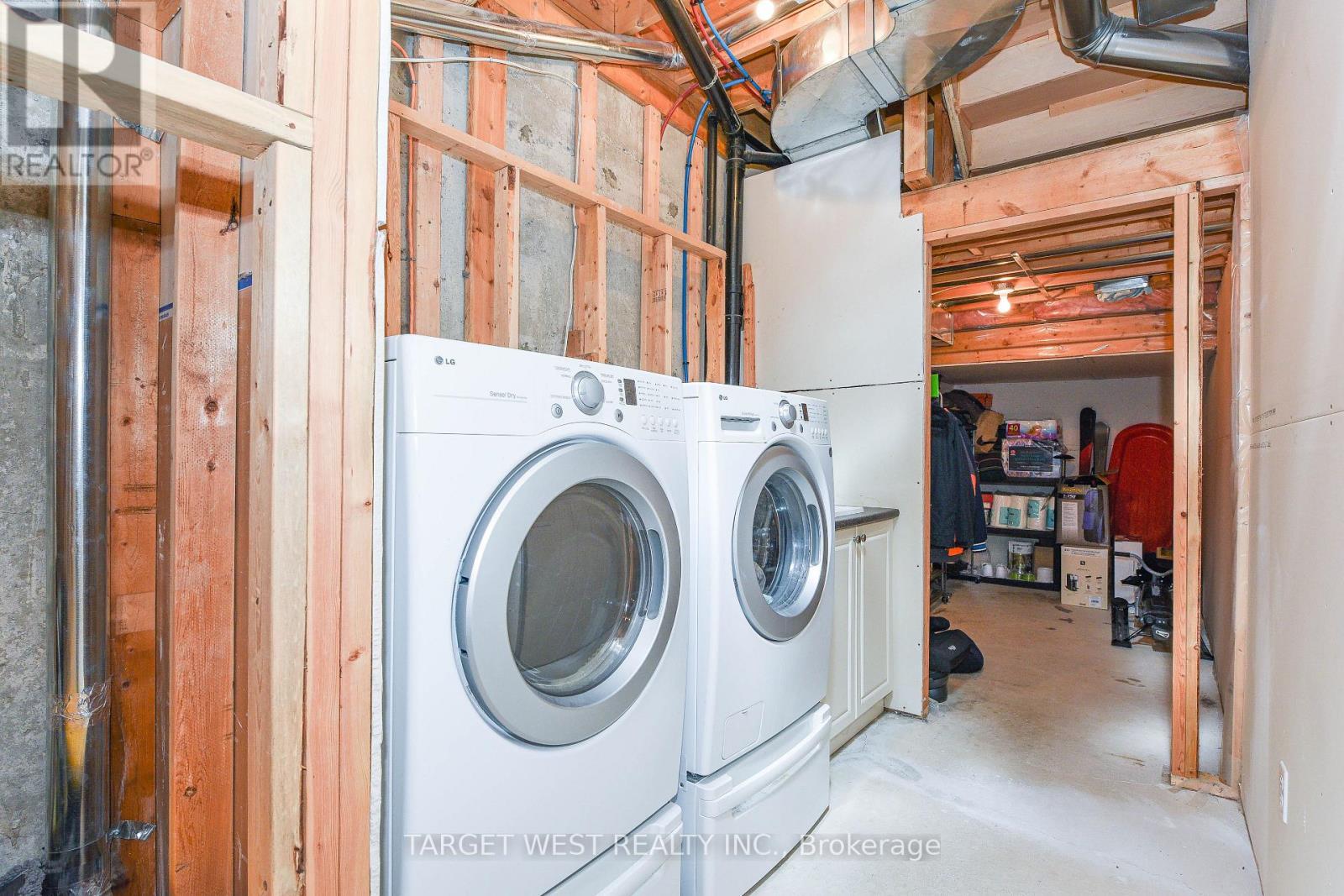 87 Park Street W, Mississauga, ON - Indoor Photo Showing Laundry Room