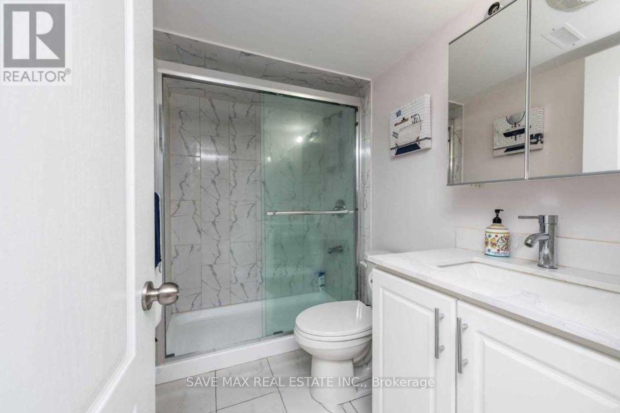 24 Thornapple Street, Brampton, ON - Indoor Photo Showing Bathroom