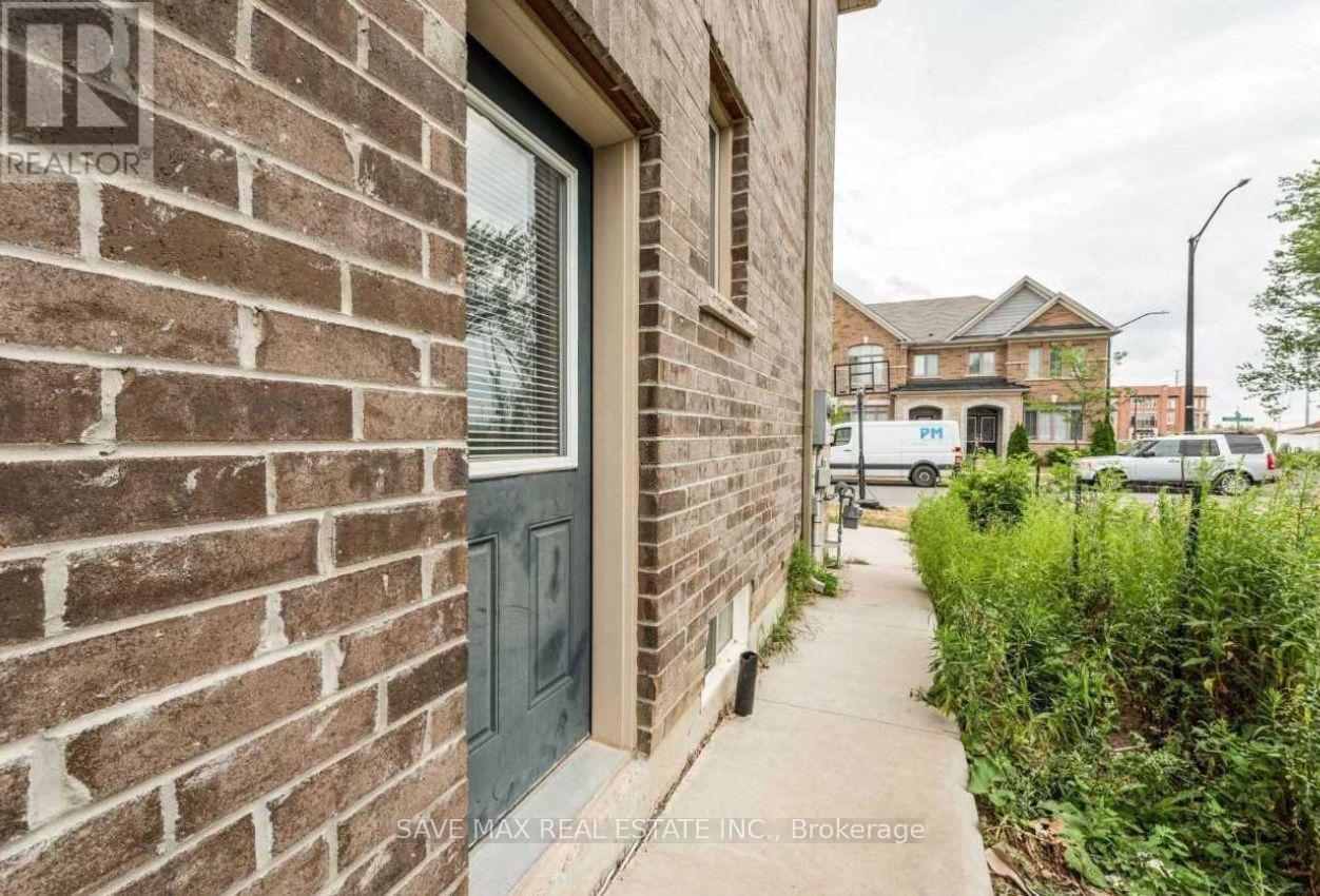 24 Thornapple Street, Brampton, ON - Outdoor