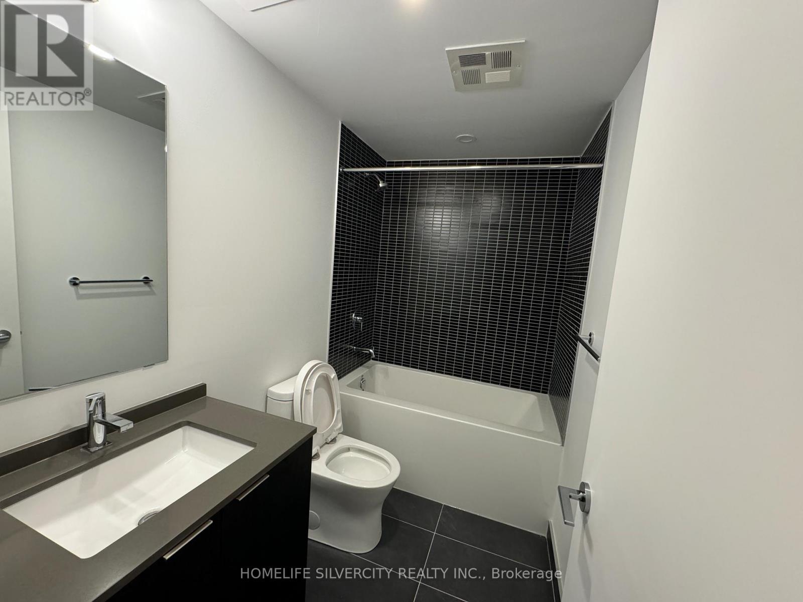 406 - 1 Jarvis Street, Hamilton, ON - Indoor Photo Showing Bathroom