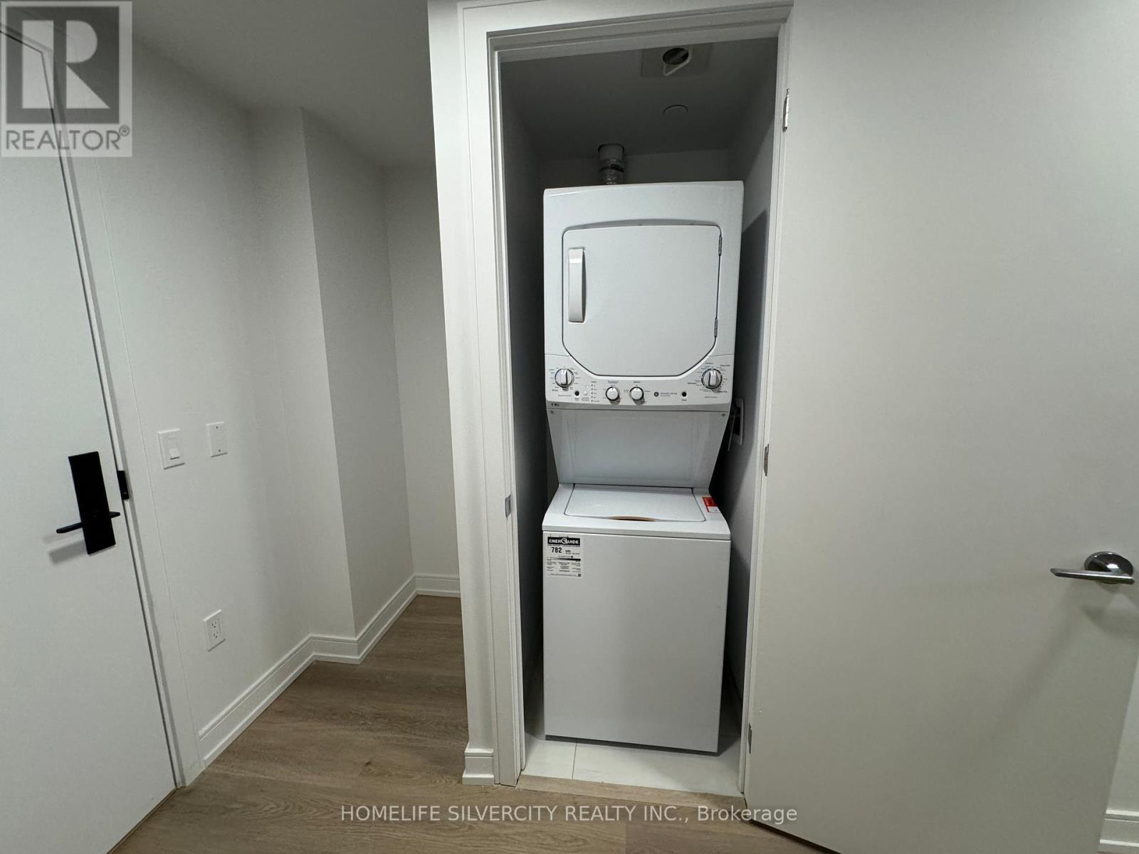 406 - 1 Jarvis Street, Hamilton, ON - Indoor Photo Showing Laundry Room