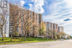 Good curb appeal and well maintained -