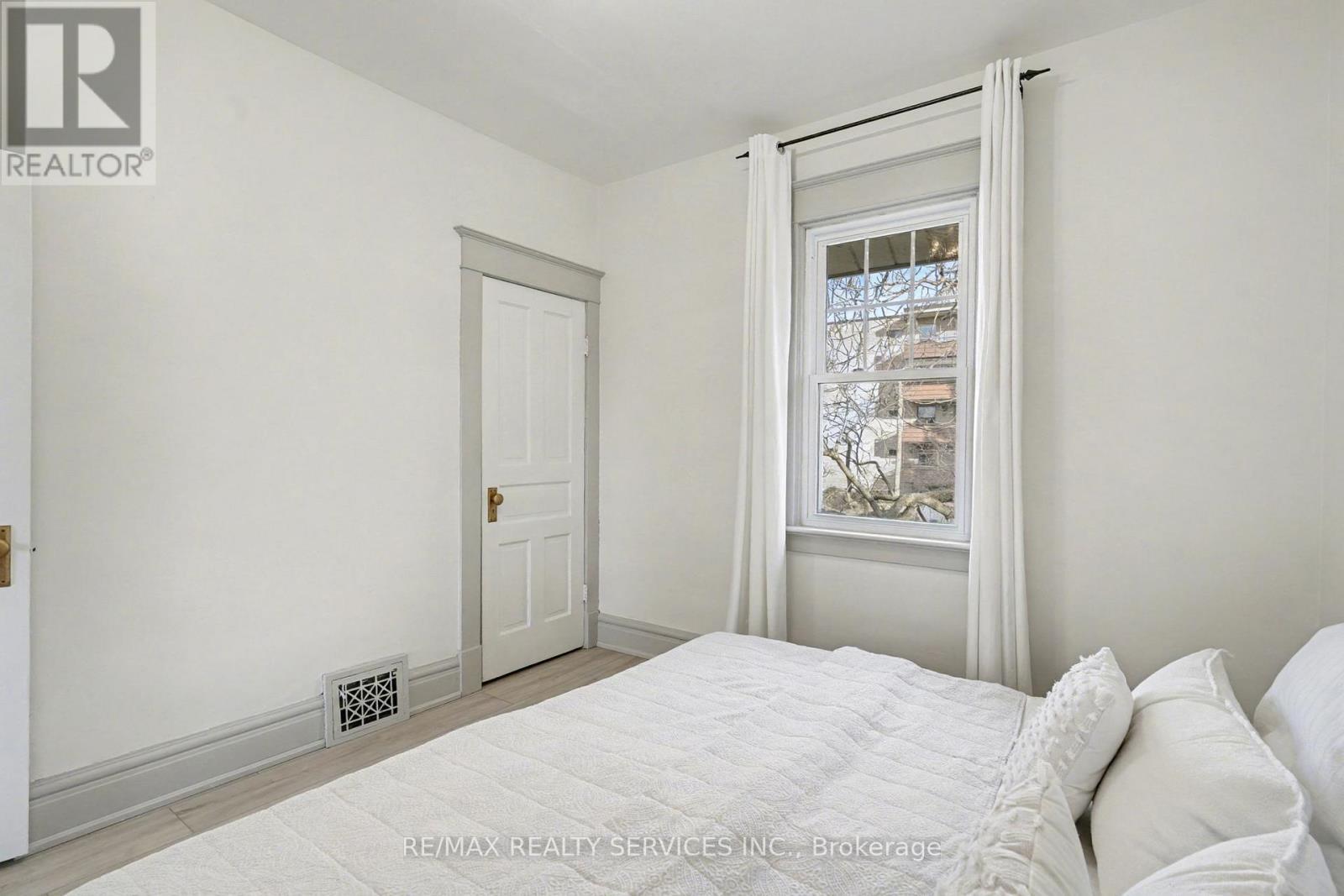 39 Fielden Avenue, Port Colborne, ON - Indoor Photo Showing Bedroom