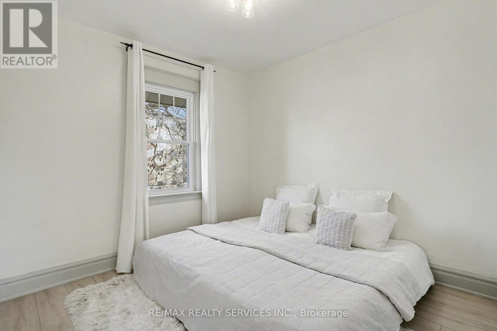 39 Fielden Avenue, Port Colborne, ON - Indoor Photo Showing Bedroom
