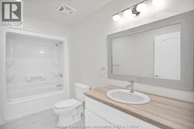 651-655 Stanley Unit# 1-4, Windsor, ON - Indoor Photo Showing Bathroom