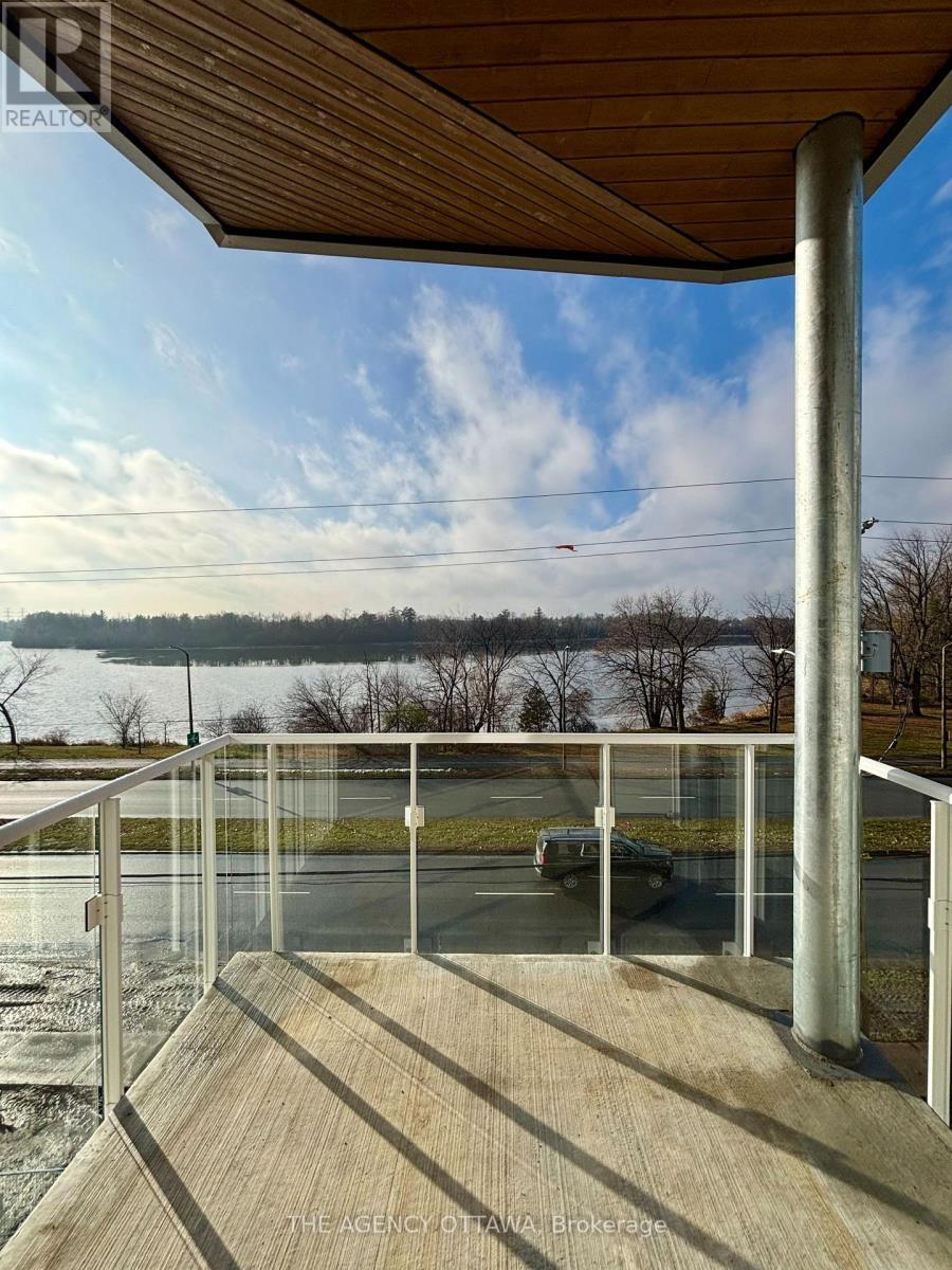 107 - 3071 Riverside Drive, Ottawa, ON - Outdoor