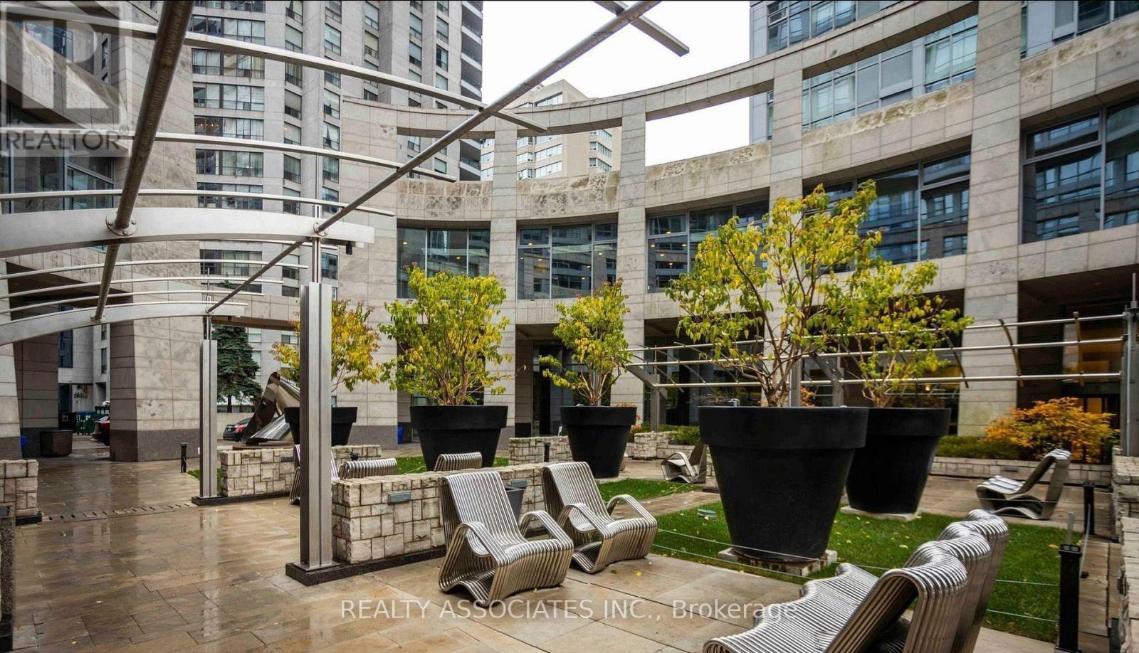 2704 - 2191 Yonge Street, Toronto, ON - Outdoor