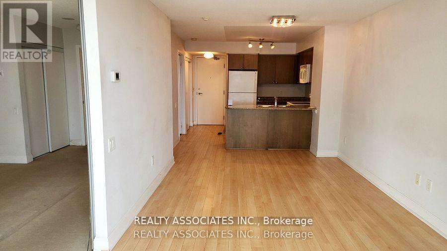 2704 - 2191 Yonge Street, Toronto, ON - Indoor Photo Showing Kitchen