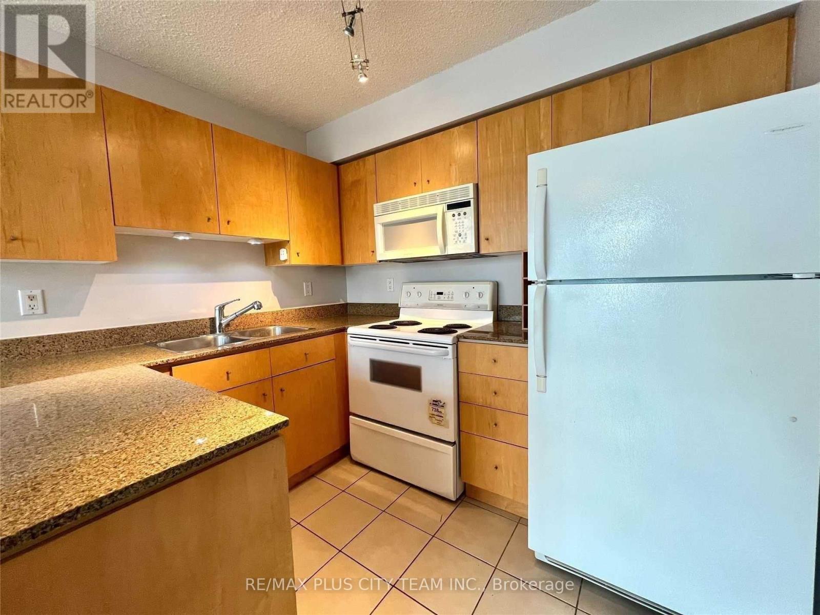 1103 - 381 Front Street W, Toronto, ON - Indoor Photo Showing Kitchen With Double Sink