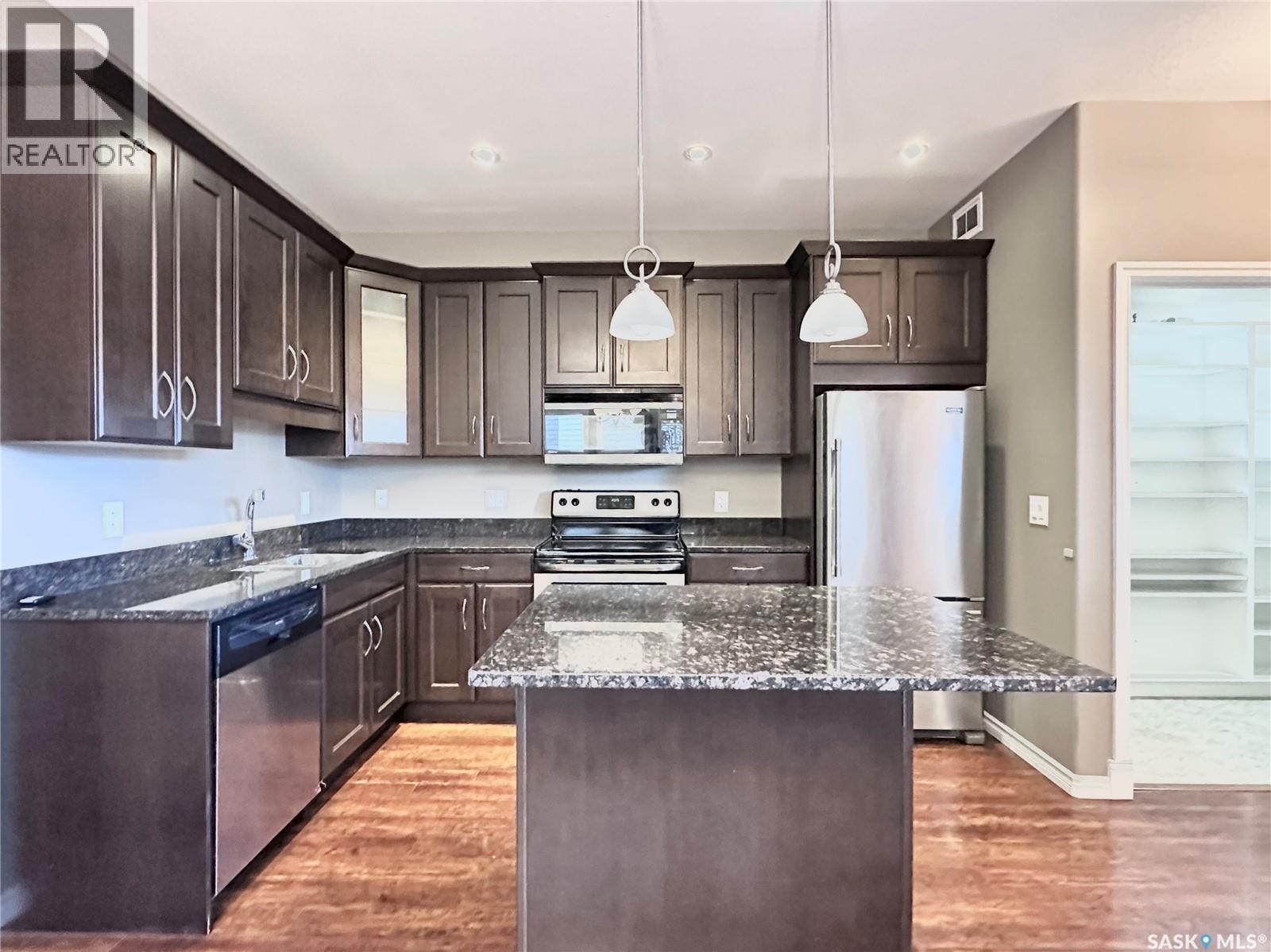 1026 Willowgrove Crescent, Saskatoon, SK - Indoor Photo Showing Kitchen With Stainless Steel Kitchen With Double Sink With Upgraded Kitchen