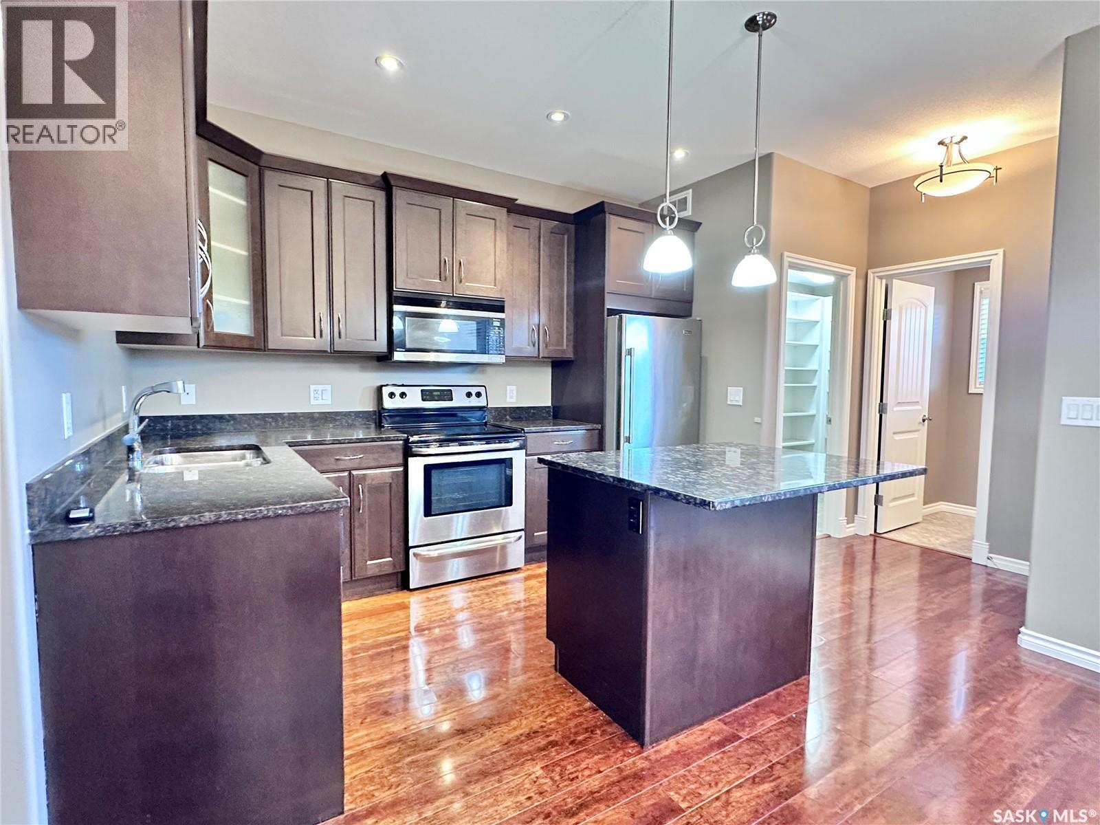 1026 Willowgrove Crescent, Saskatoon, SK - Indoor Photo Showing Kitchen With Stainless Steel Kitchen With Upgraded Kitchen