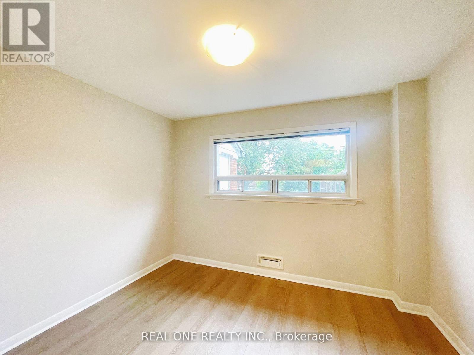 48 Lionel Heights Crescent, Toronto, ON - Indoor Photo Showing Other Room