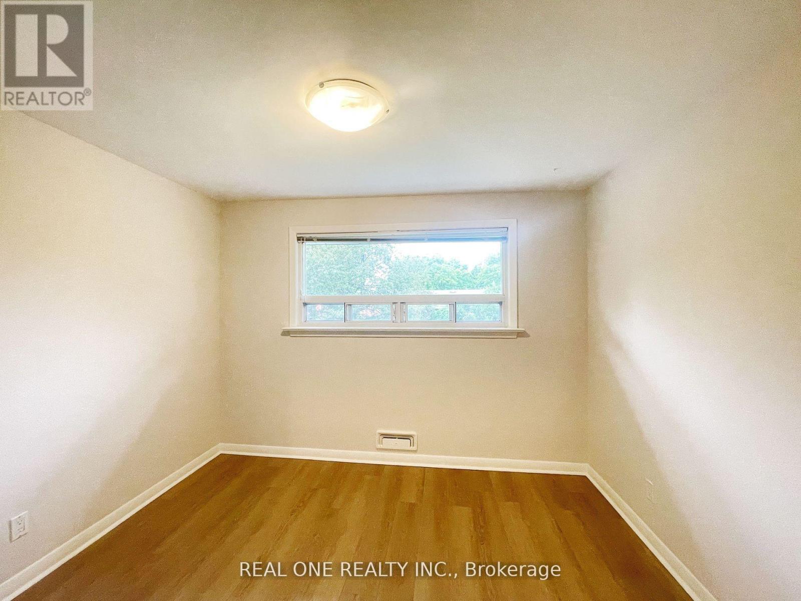 48 Lionel Heights Crescent, Toronto, ON - Indoor Photo Showing Other Room