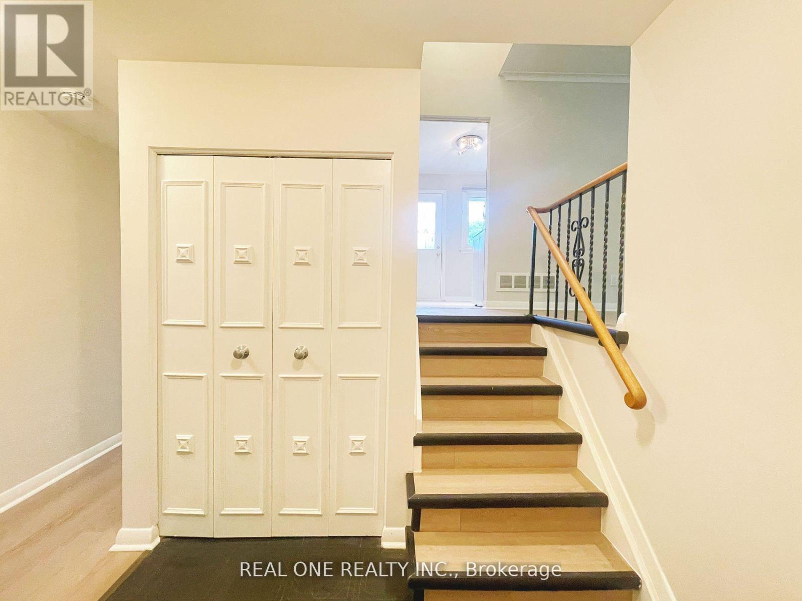 48 Lionel Heights Crescent, Toronto, ON - Indoor Photo Showing Other Room