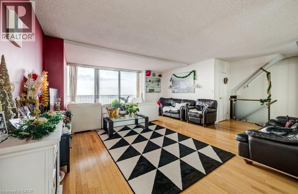 33 Harbour Square Unit# 2801, Toronto, ON - Indoor Photo Showing Living Room