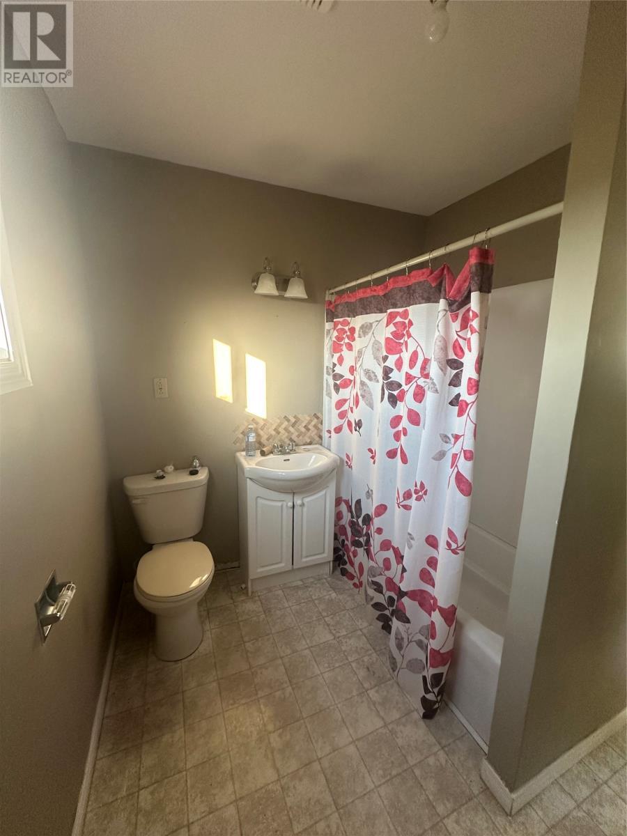 94 Memorial Street, Bell Island, NL - Indoor Photo Showing Bathroom