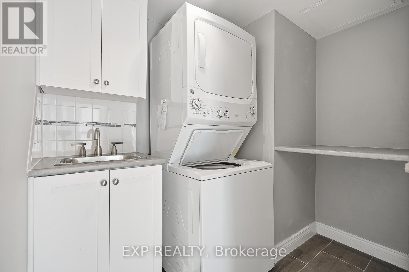 304 - 965 Inverhouse Drive, Mississauga, ON - Indoor Photo Showing Laundry Room
