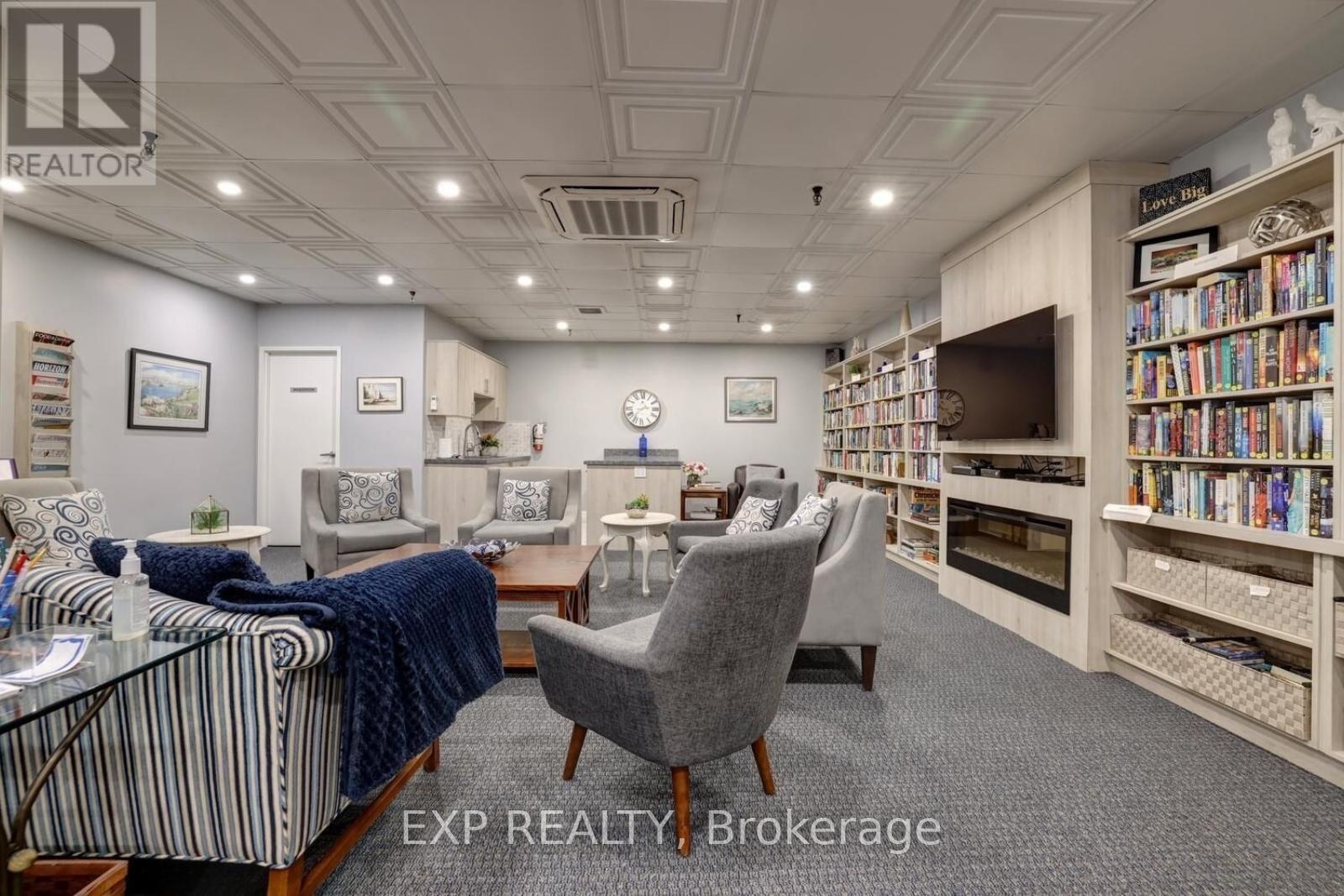 304 - 965 Inverhouse Drive, Mississauga, ON - Indoor