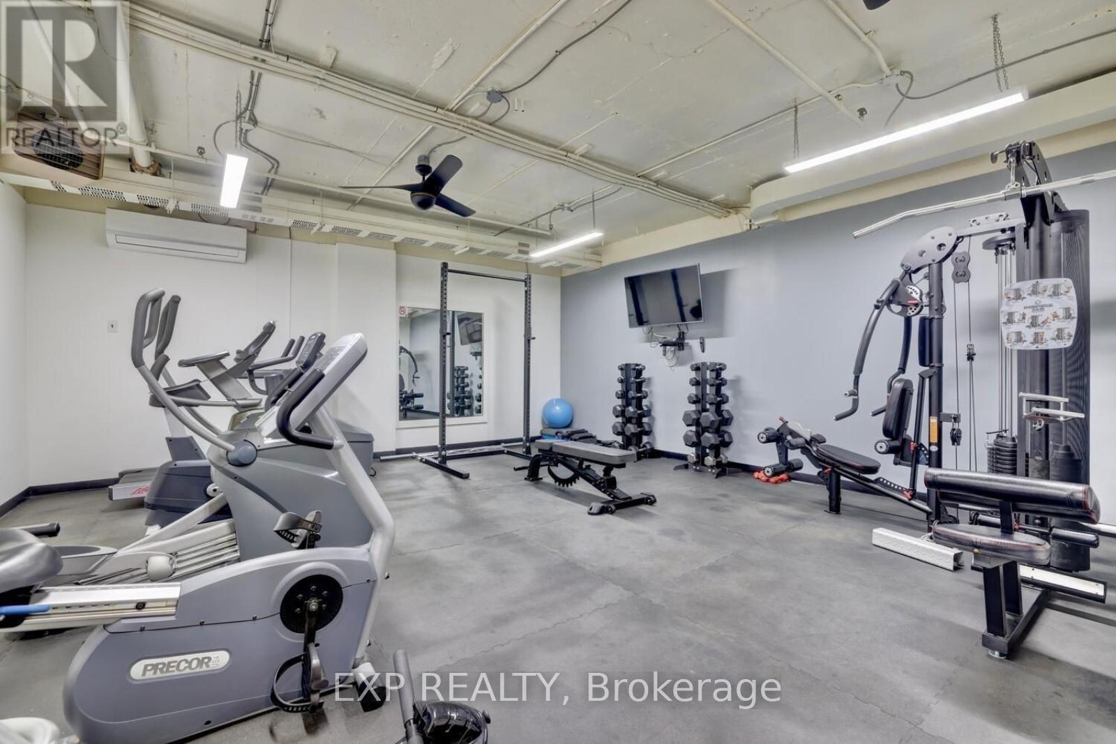 304 - 965 Inverhouse Drive, Mississauga, ON - Indoor Photo Showing Gym Room
