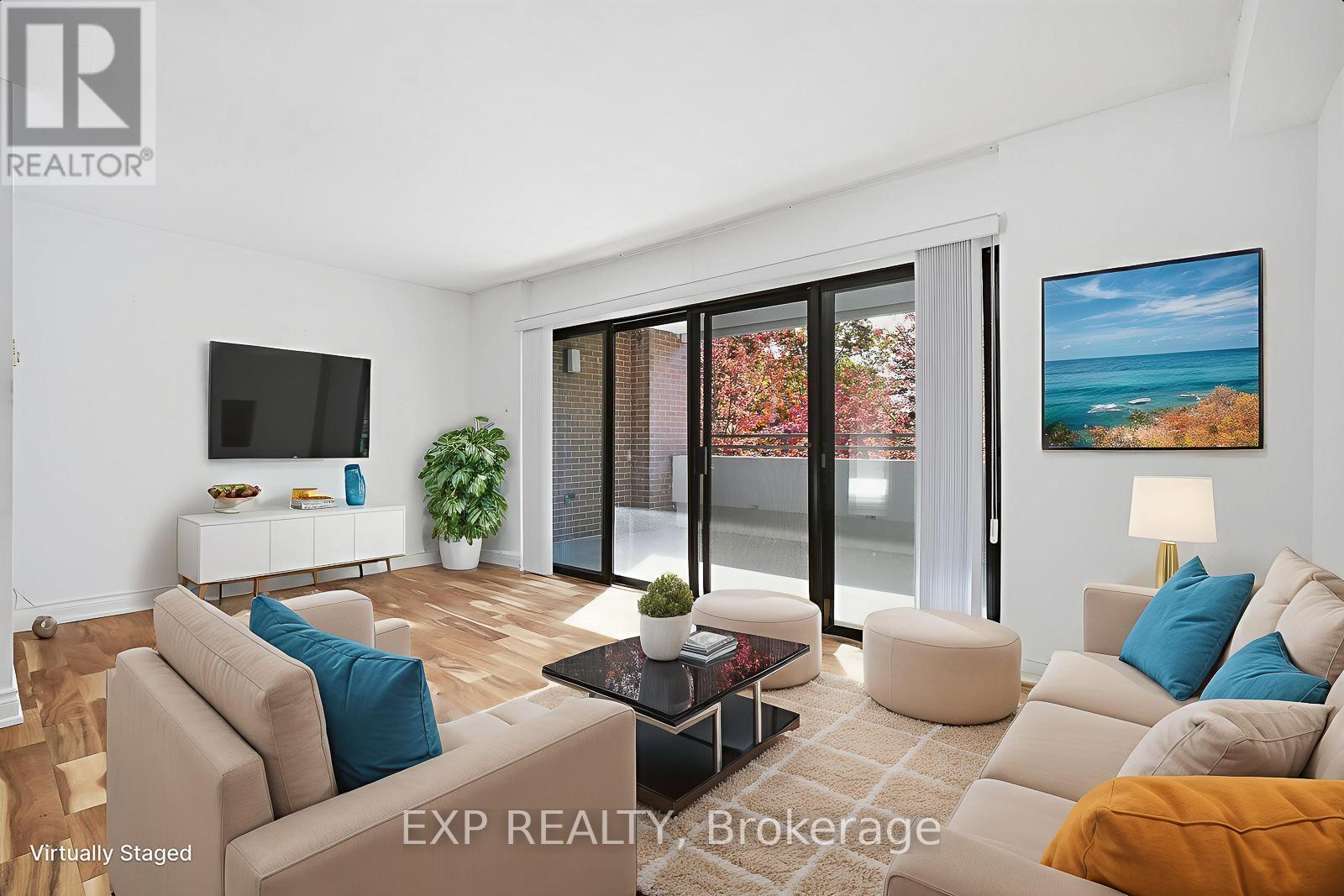 304 - 965 Inverhouse Drive, Mississauga, ON - Indoor Photo Showing Living Room