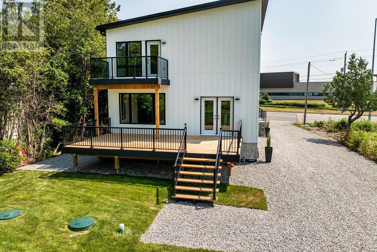 2246 Highway 2, Clarington, ON - Outdoor With Deck Patio Veranda